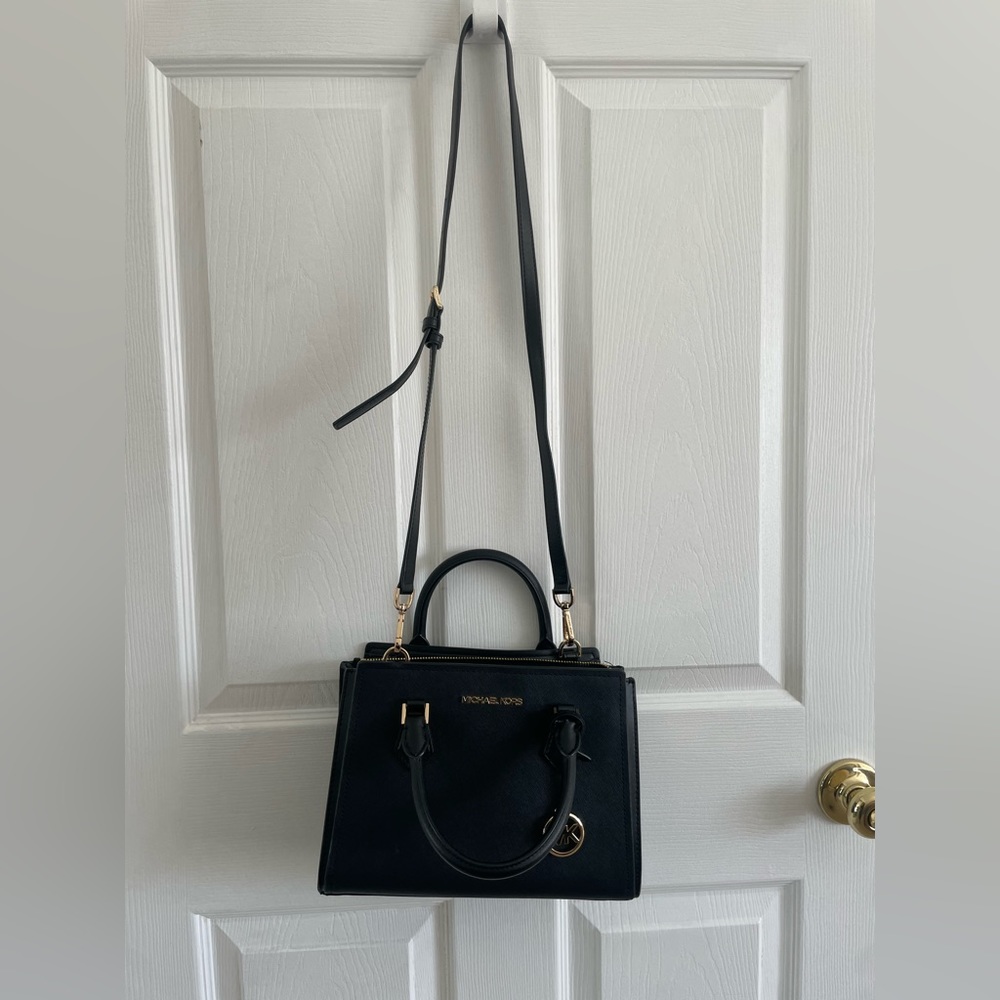 Michael kors purse - Picture 2 of 7